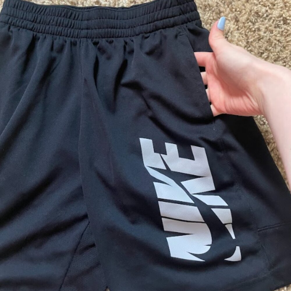 Boys Nike Shorts (M)